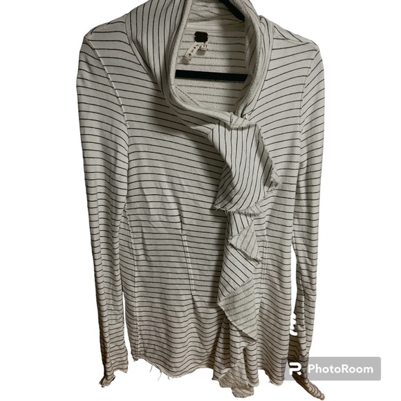 Zipper up ruffle jacket - Picture 2 of 14